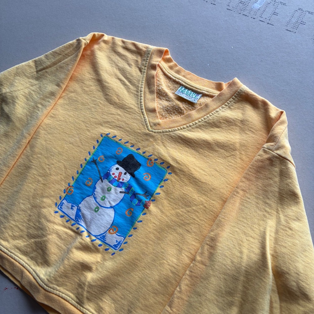 Vintage 90s Boxy Cropped Seasonal yellow Snowman V-Neck Sweatshirt